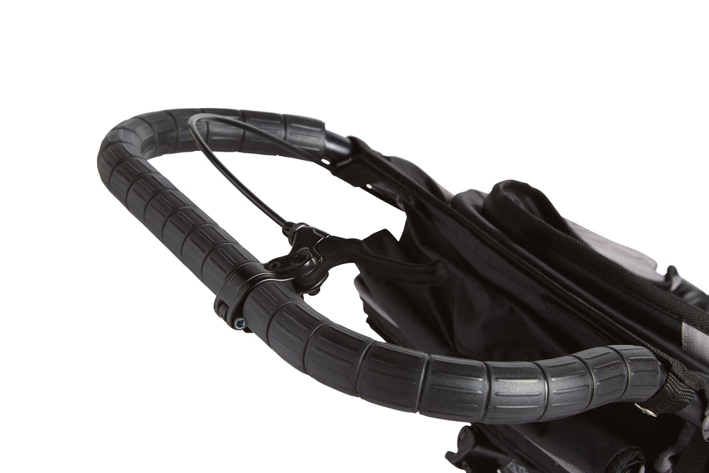 die-kleine-Schnullerbacke-Baby-Jogger-Kinderwagen-BJ31410EN-6JG00-baby-jogger-summit-x3-stroller-handbrake-detail