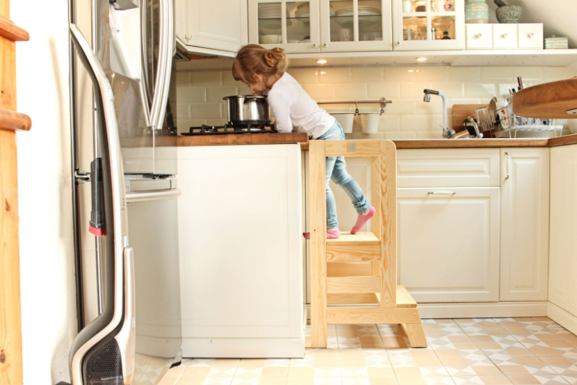 die-kleine-Schnullerbacke-K-chenhelfer-naturholz-5900378763260-05