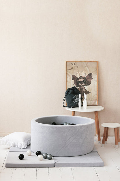 die-kleine-Schnullerbacke-MOJE-B-llebad-velvet-soft-90x40-cm-hellgrau-moj-94-00SVLG-02