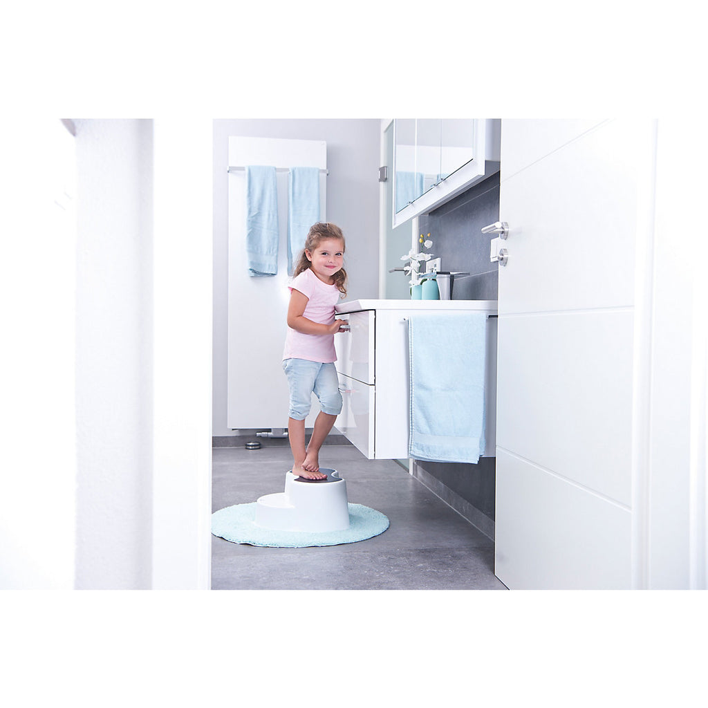 die-kleine-Schnullerbacke-Rotho-Babydesign-Top-Kinderschemel-perlweiss-creme-200050100-02