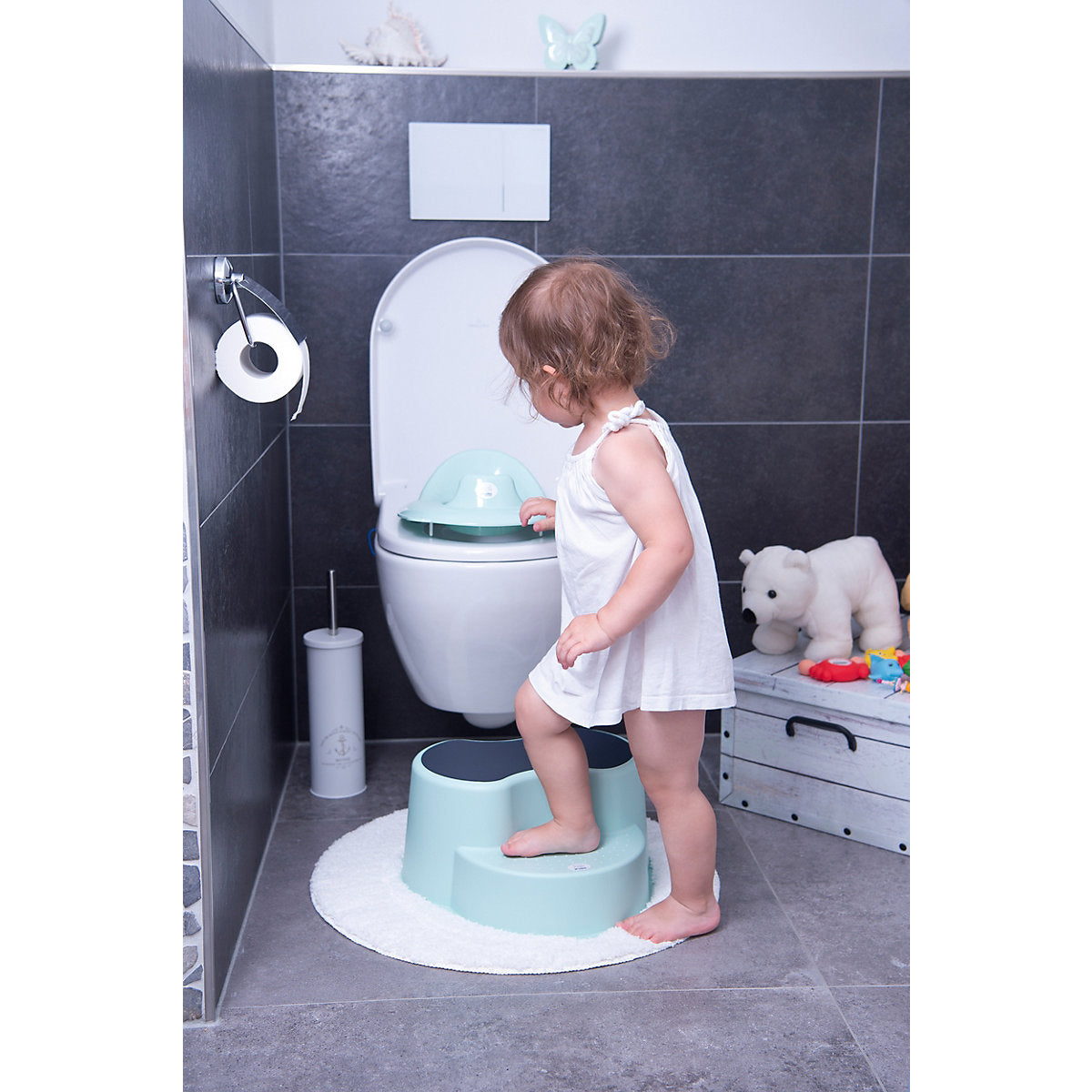 die-kleine-Schnullerbacke-Rotho-Babydesign-Top-Kinderschemel-swedish-green-200050266-02