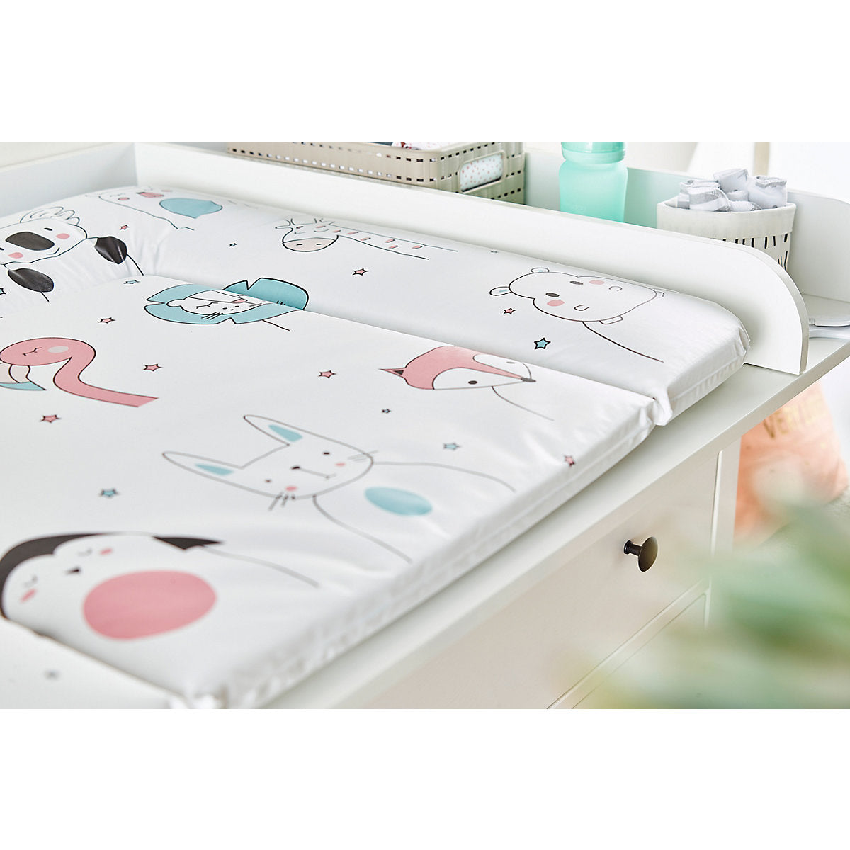 die-kleine-Schnullerbacke-Rotho-Babydesign-Wickelauflage-Happy-Faces-72x85-cm-200620001CX-04