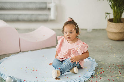 die-kleine-Schnullerbacke-Spielmatte-rund-mit-Volant-babyblau-5900378760535-04
