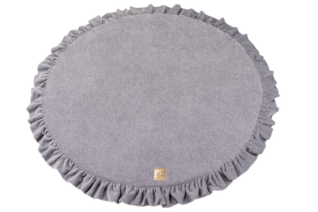 die-kleine-Schnullerbacke-Spielmatte-rund-mit-Volant-hellgrau-5900378760535-01