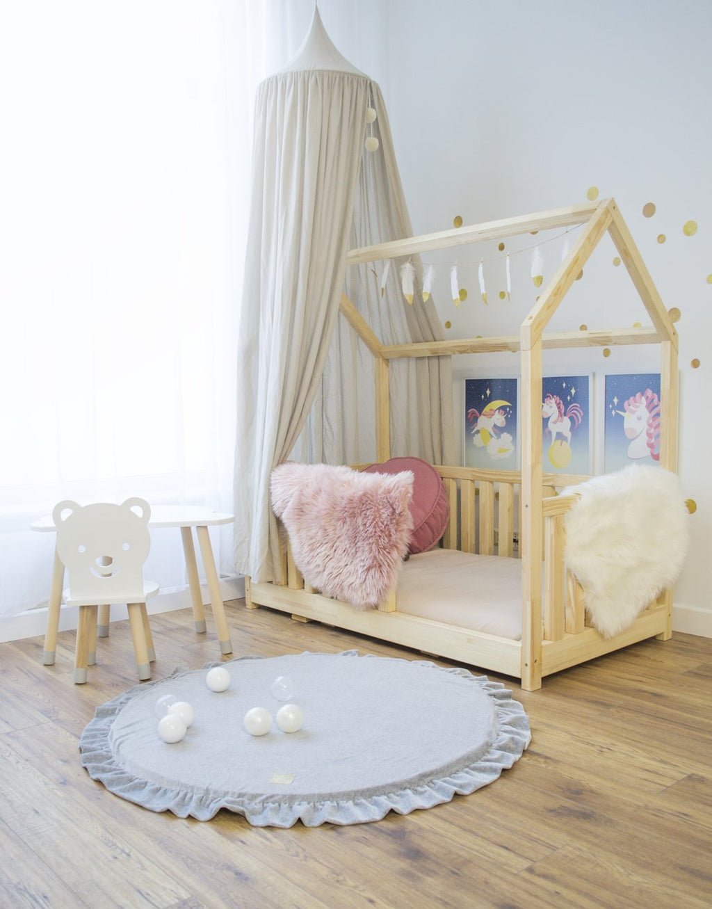 die-kleine-Schnullerbacke-Spielmatte-rund-mit-Volant-hellgrau-5900378760535-02