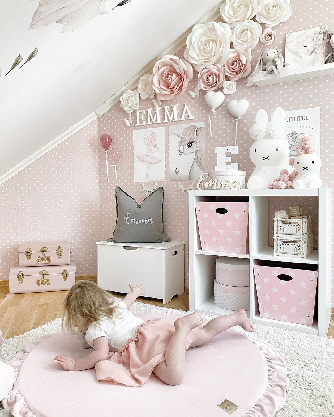 die-kleine-Schnullerbacke-Spielmatte-rund-mit-Volant-rosa-5900378760528-03
