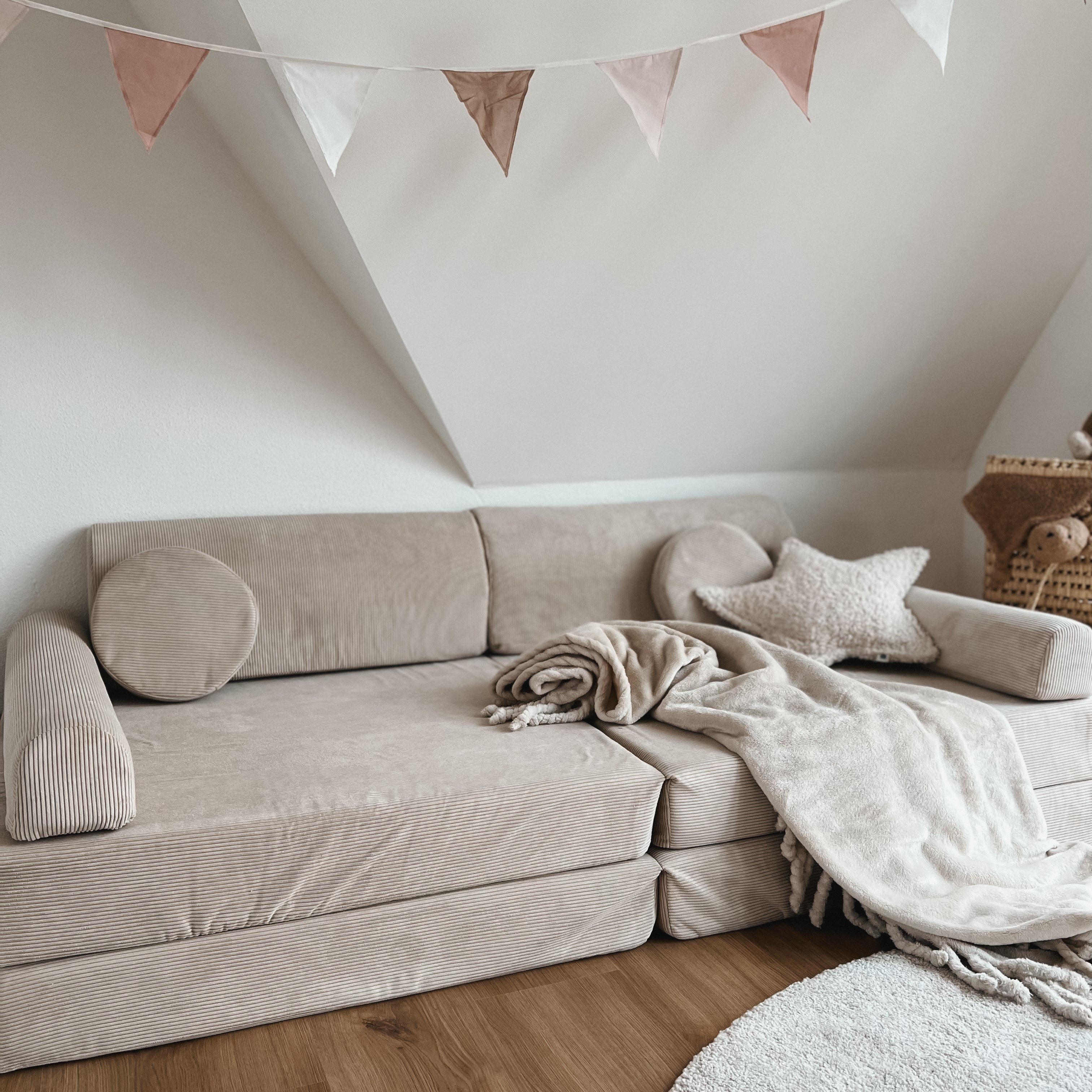die-kleine-Schnullerbeacke-MeowBaby-Spielsofa-Cord-beige-02uvKlIGQnHeOdV