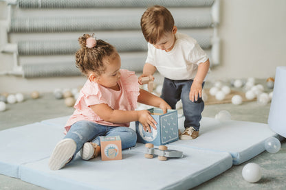 die-kleine-schnullerbacke-MeowBaby-Baby-Spielmatte-Quadrat-hellblau-05