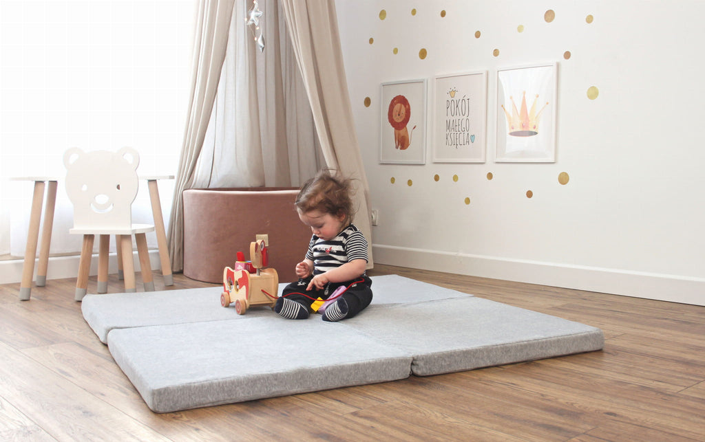 die-kleine-schnullerbacke-MeowBaby-Baby-Spielmatte-Quadrat-hellgrau-04