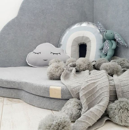 die-kleine-schnullerbacke-MeowBaby-Baby-Spielmatte-Wolke-grau-blau-5900378760627-08
