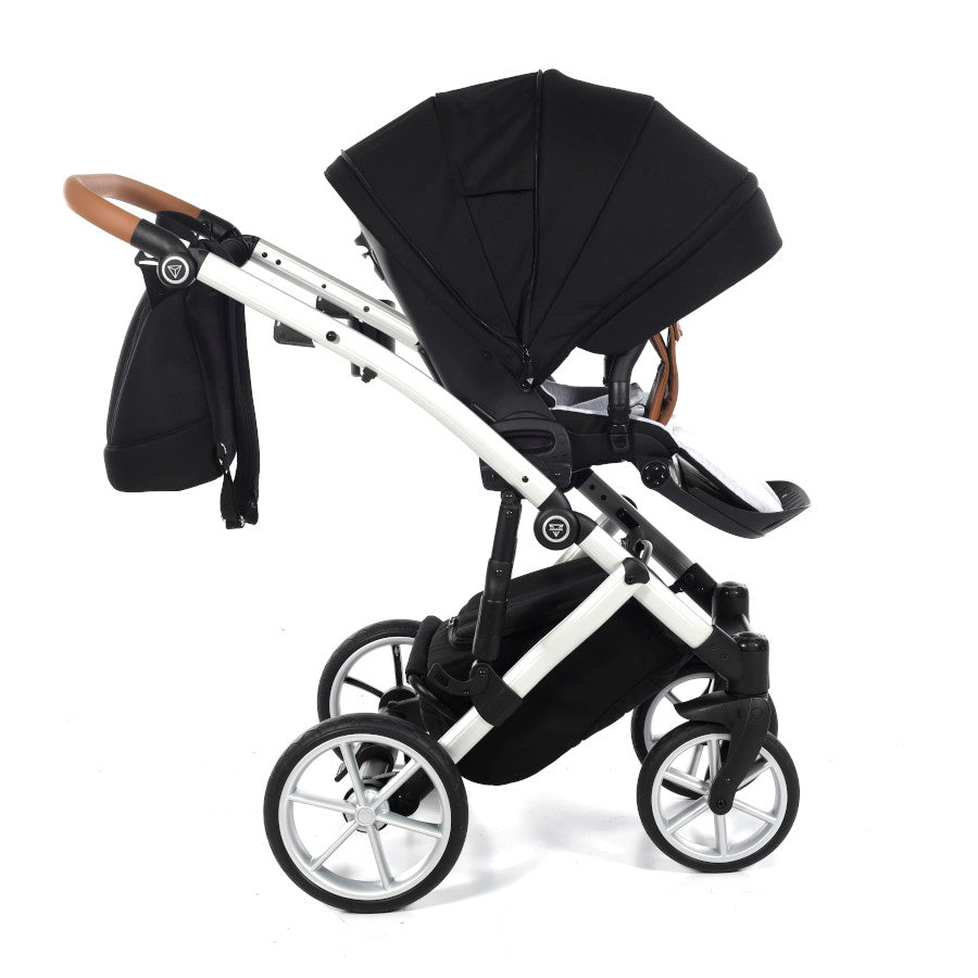 die-kleine-schnullerbacke-junama-space-kombi-kinderwagen-04-black-09