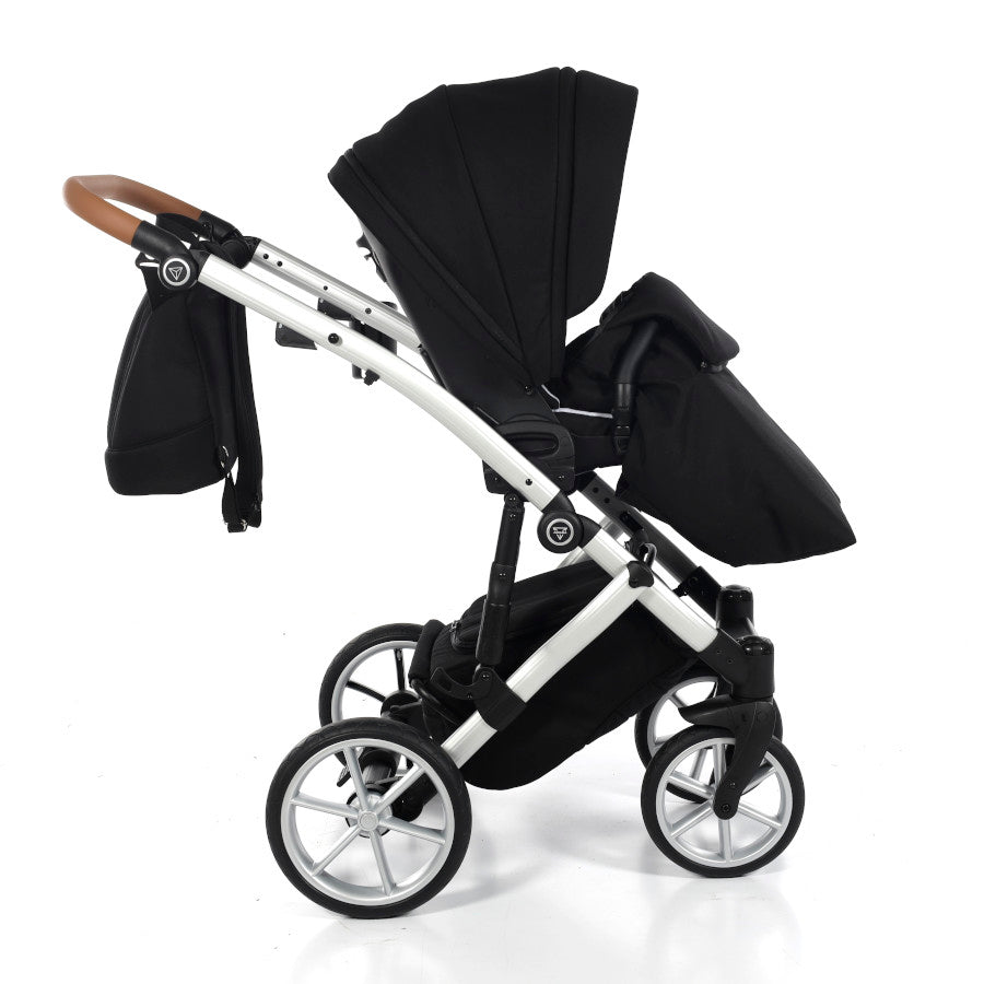 die-kleine-schnullerbacke-junama-space-kombi-kinderwagen-04-black-11