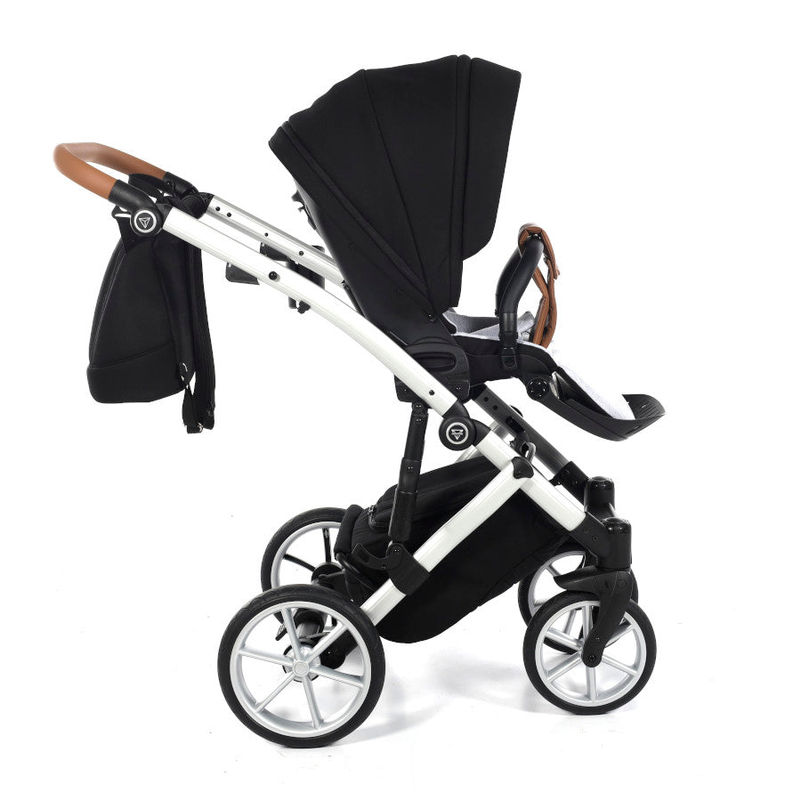 die-kleine-schnullerbacke-junama-space-kombi-kinderwagen-04-black-14