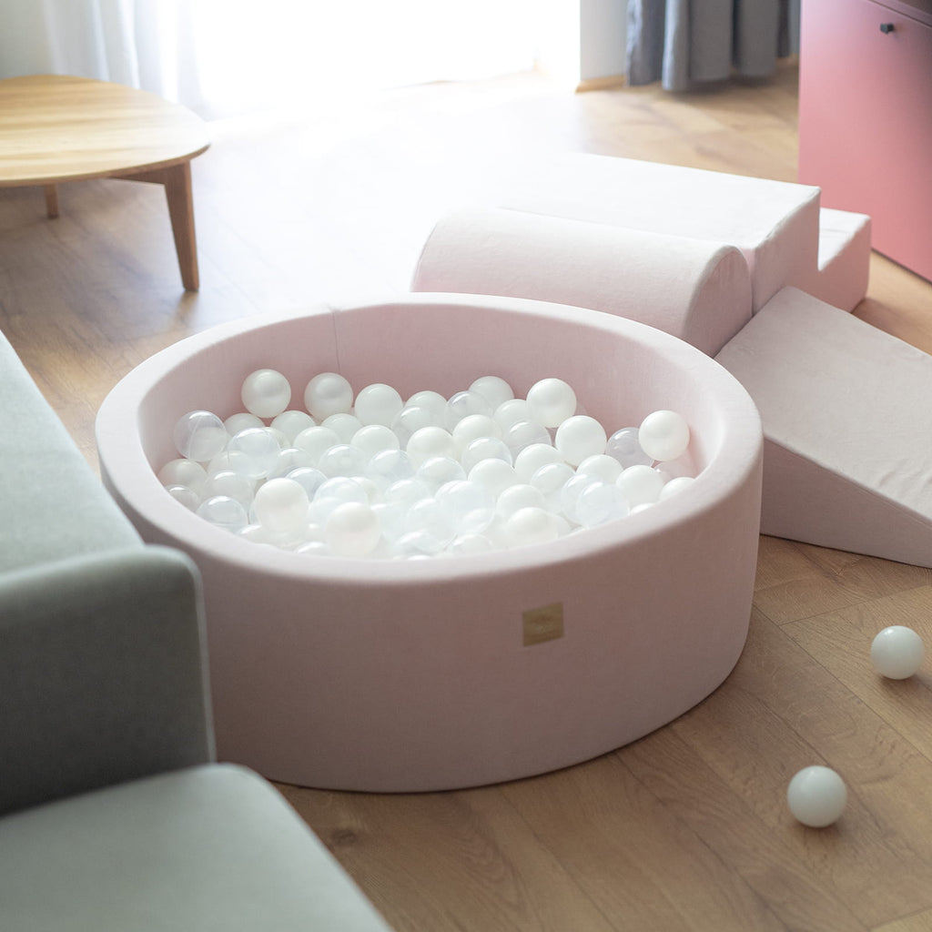 die-kleine-schnullerbacke-schaumspielset-hellrosa-mit-B-llebad-200-B-lle-5903849633642-02