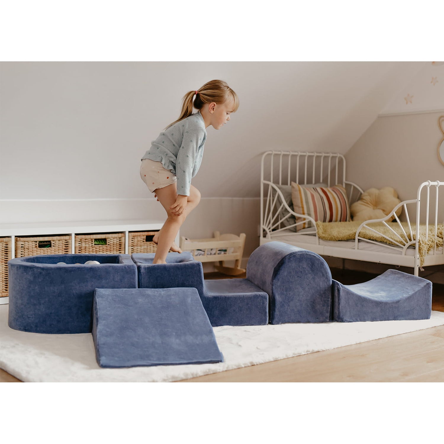 die-kleine-schnullerbacke-schaumspielset_mit-B-llebad-grau-blau-04