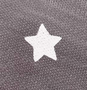 diekleineschnullerbake_manduca-LE-Sling-Little-Stars_Slate_233-10-19-063_03