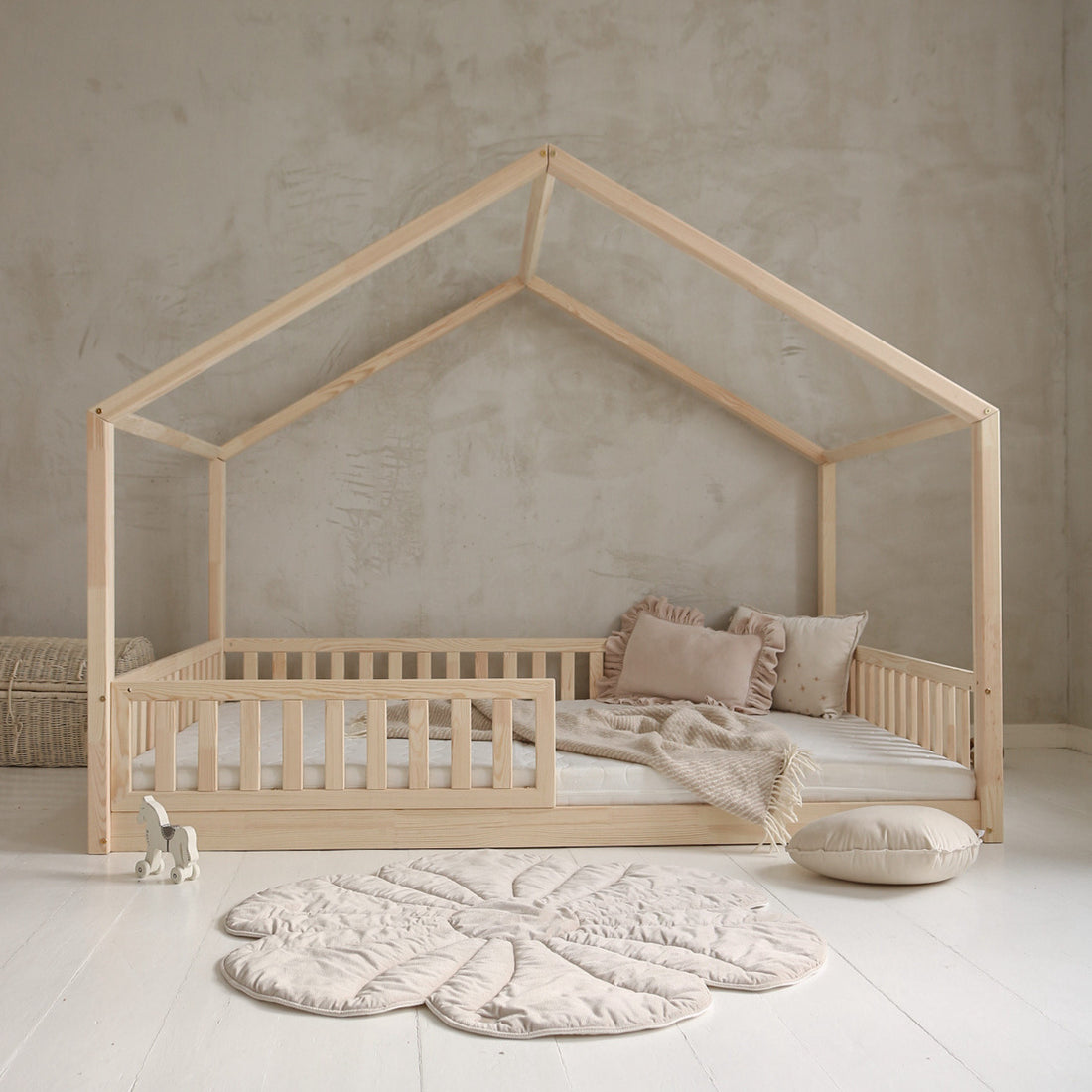 eng_pl_Housebed-with-fence-barrier-200x140-natural-feet-1-cm-fast-shipping-670_2
