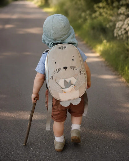 imgi_14_little-who-kinderrucksack-seal-levi-vegan-kindergarten-imagebild-4x5