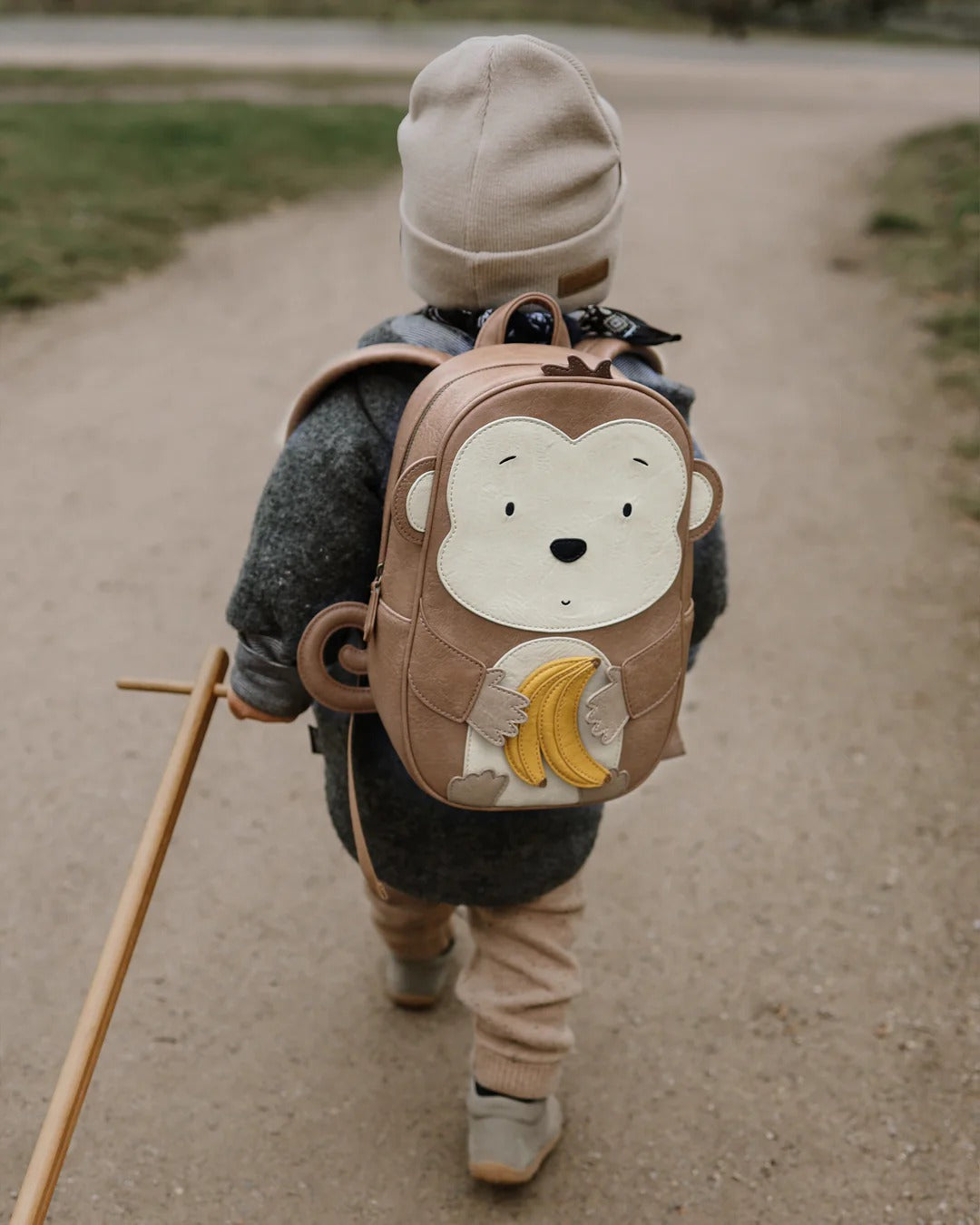 imgi_5_kinder-rucksack-affe-momo-vegan-kita-little-who-imagebild-4x5_eb09f2d7-2f7e-49e1-8ffe-150c421d9aed