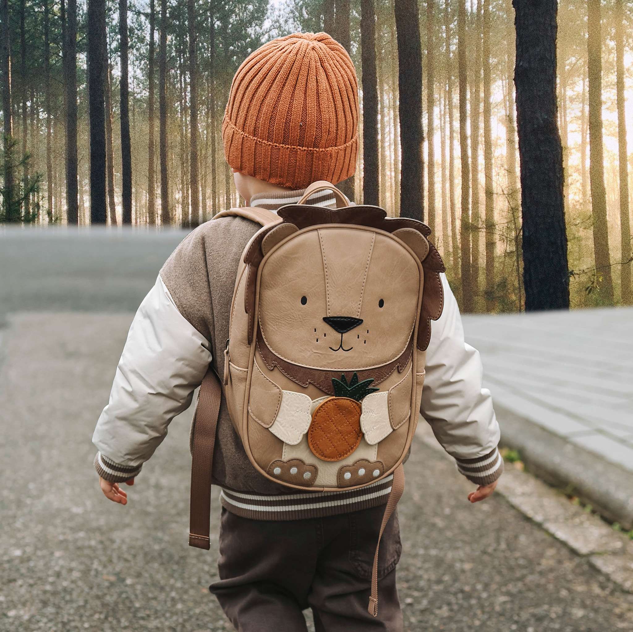 little-who-rucksack-kinder-kita-vegan-grosser-loewe-kaius-imagebild