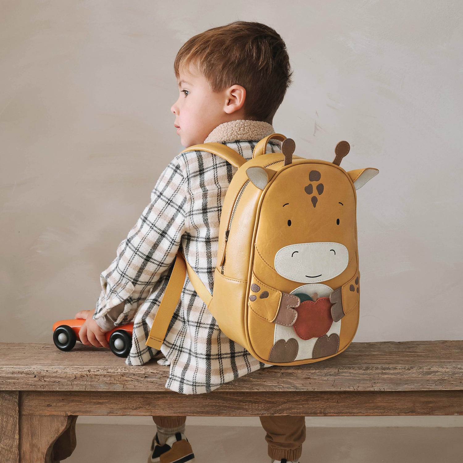 little-who-rucksack-kinderrucksack-kita-vegan-grosse-giraffe-trudy-imgebild