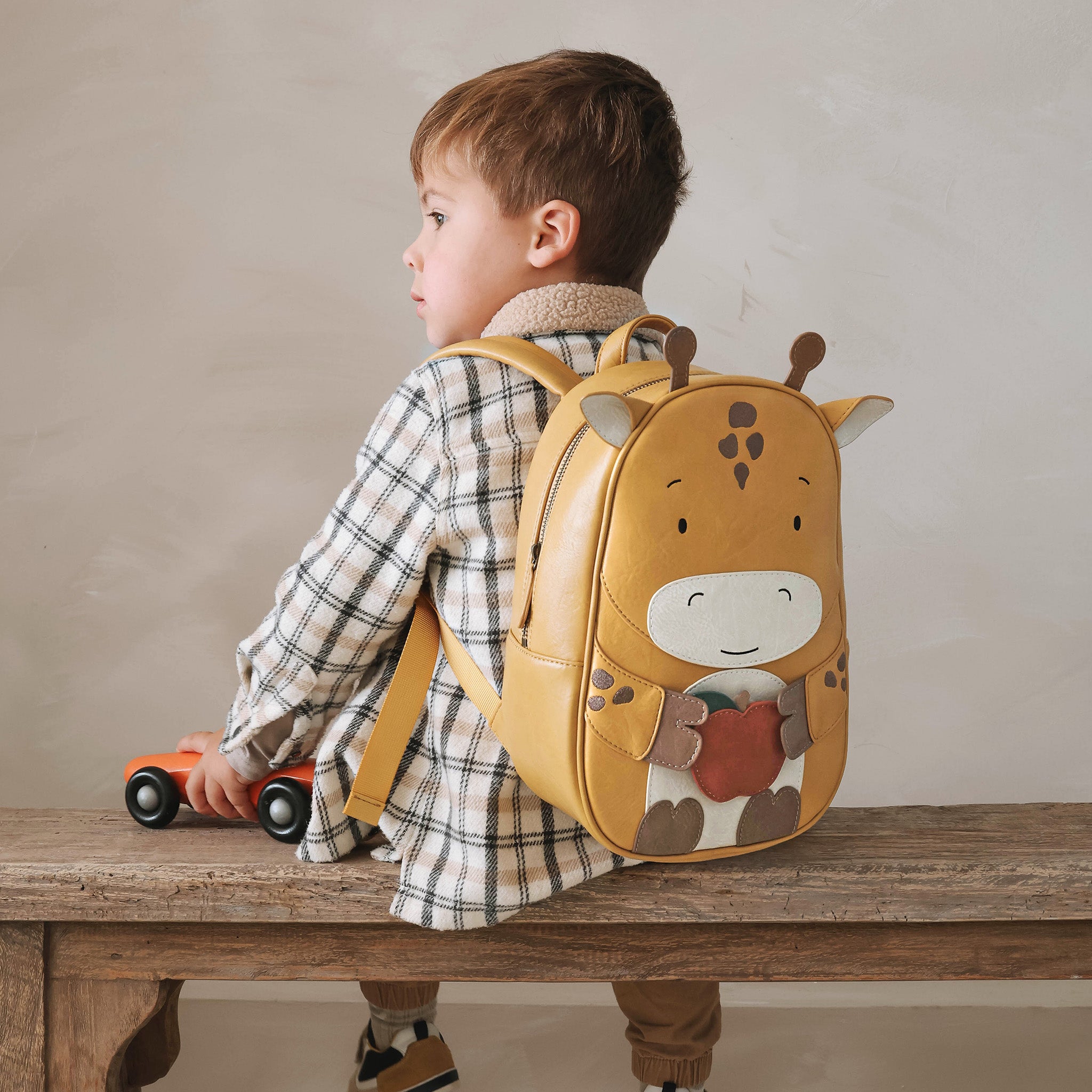 little-who-rucksack-kinderrucksack-kita-vegan-grosse-giraffe-trudy-imgebild