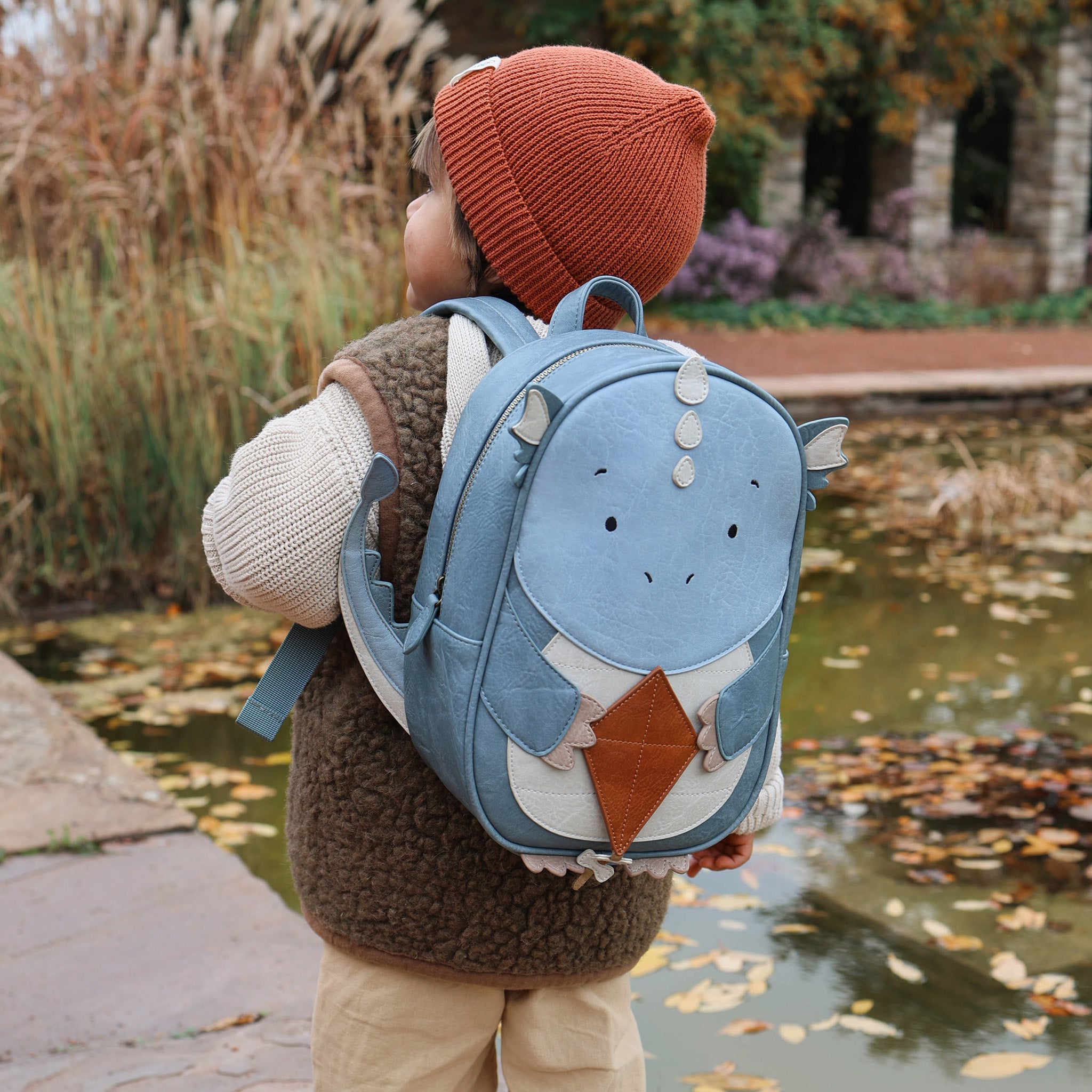 little-who-rucksack-kinderrucksack-kita-vegan-grosser-drache-snorre-imagebild
