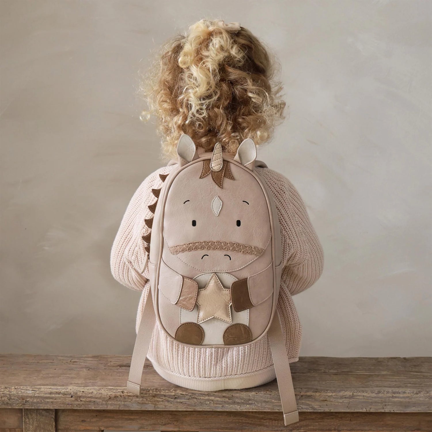 little-who-rucksack-kinderrucksack-kita-vegan-grosser-einhorn-elina-imagebild_61e96959-5b08-4d75-a128-06aa87a3aa6a